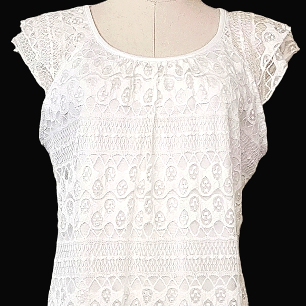 Shannon Ford New York white lace top. Size Large. Lined.